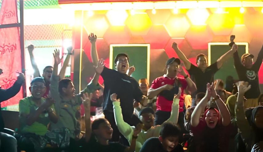 Senandung Takbir dan Semangat Garuda di Samboja, Wabup Kukar Gelar Nobar Timnas di Kampung Lama