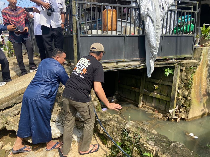 Selaraskan Kondisi Lapangan dengan Rencana Penanganan Banjir, Pemkot Samarinda Susur Drainase di Jalan Damai