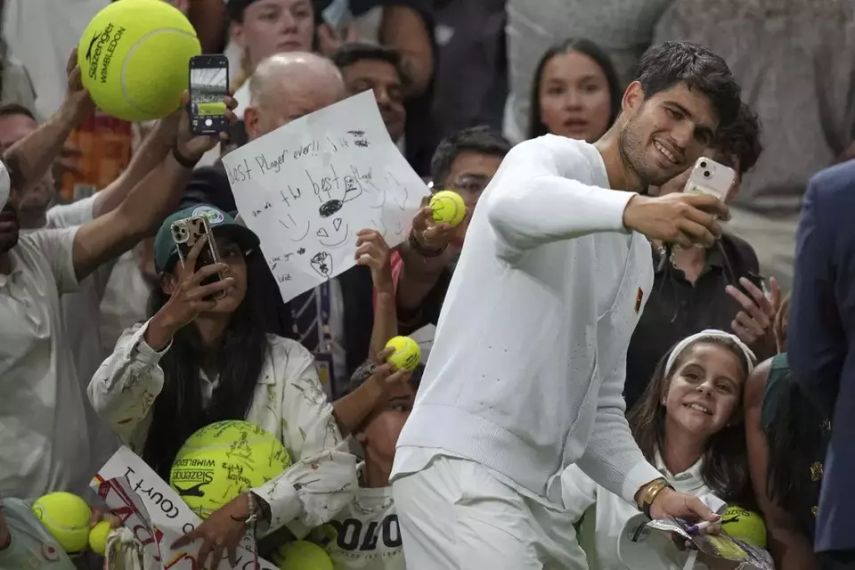 Carlos Alcaraz Lolos ke Perempat Final Wimbledon 2025 Usai Kalahkan Andrey Rublev