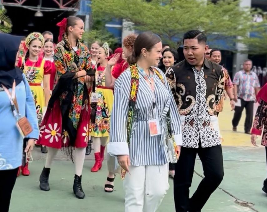 Semarak EBIFF 2025, Ketua Tidar Samarinda Dampingi Delegasi Rusia Kunjungi SMAN 1 Samarinda