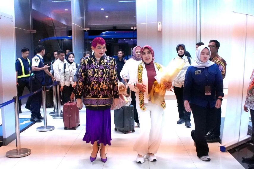 Ketua Umum TP PKK Pusat Tiba di Balikpapan Jelang Rakernas X dan HUT Dekranas ke-45