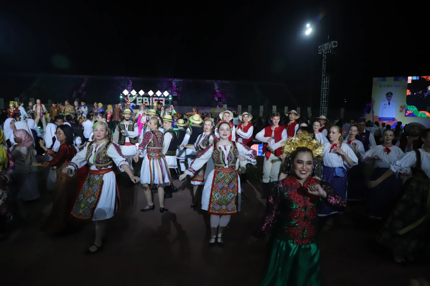 Penutupan EBIFF 2025 Dimeriahkan Tarian Jepen Massal, Warga dan Delegasi Mancanegara Antusias