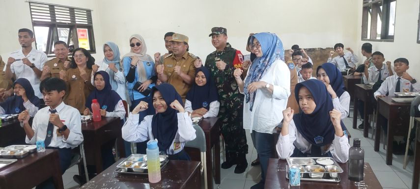 Makan Bergizi Gratis Diluncurkan di Bontang, 1651 Porsi Makanan Dibagikan
