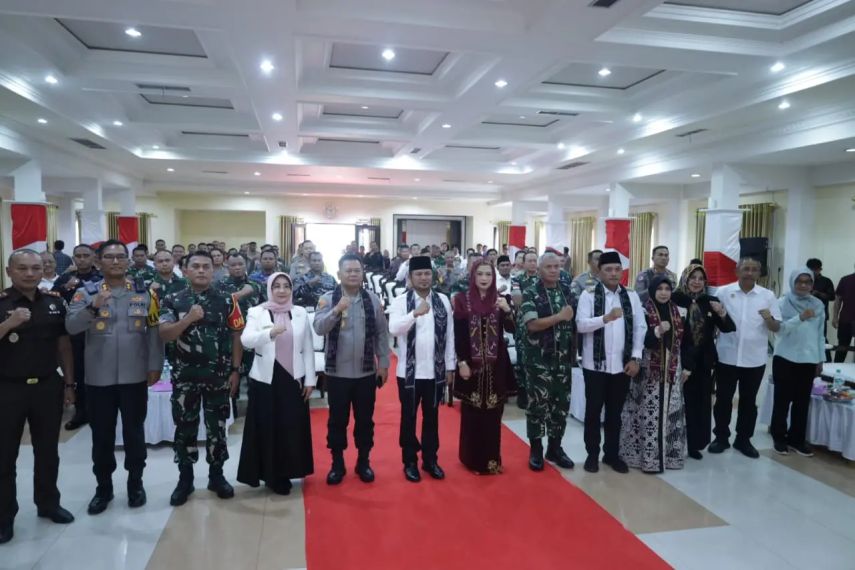 Tutup Kunjungan di Wilayah Utara, Rudy Mas'ud Ajak TNI-Polri Perkuat Kawasan Strategis Kaltim