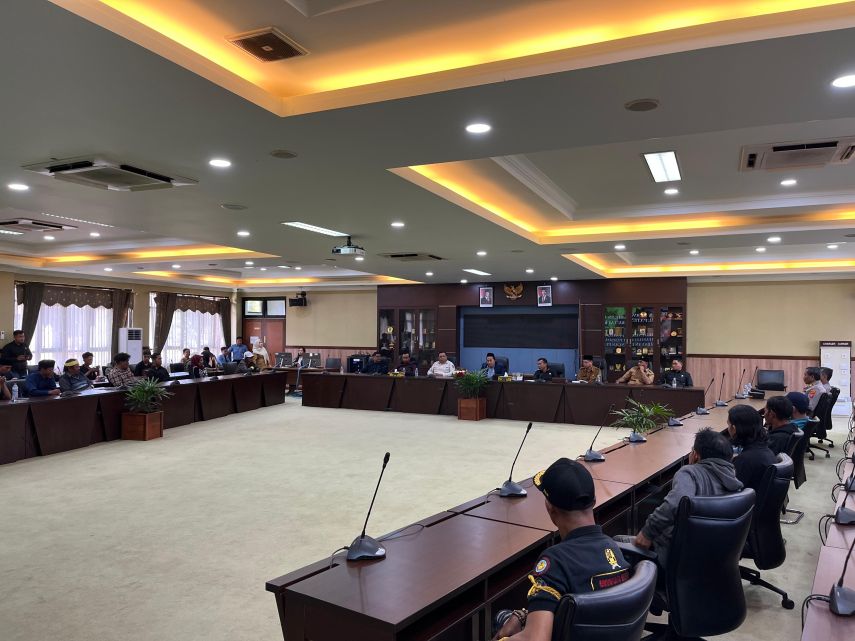 Warga Jembayan Tuntut Kepala Desa Mundur, DPRD Kukar Dalami Dugaan Pelanggaran Adat