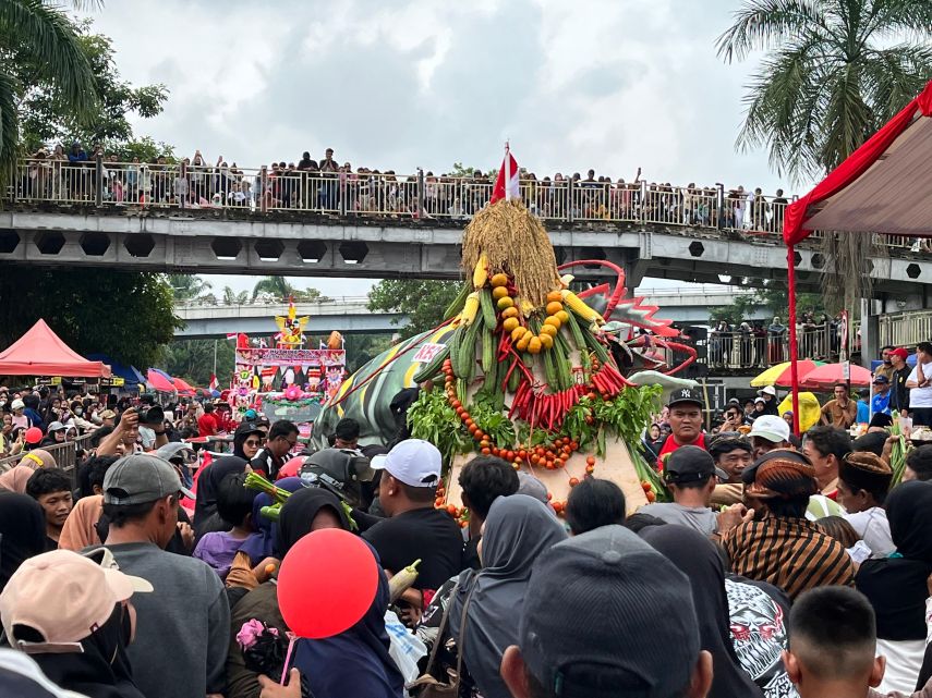 Anggana Tampilkan Budaya Jawa dan Hasil Bumi di Pawai Pembangunan HUT ke-80 RI
