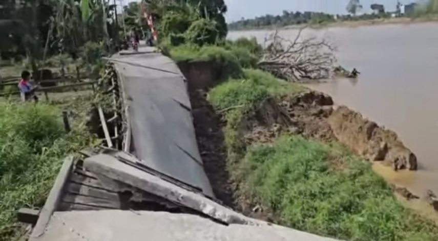 Jembatan Poros Desa Batuq Longsor Usai Hujan Deras, Akses Warga Sempat Terputus