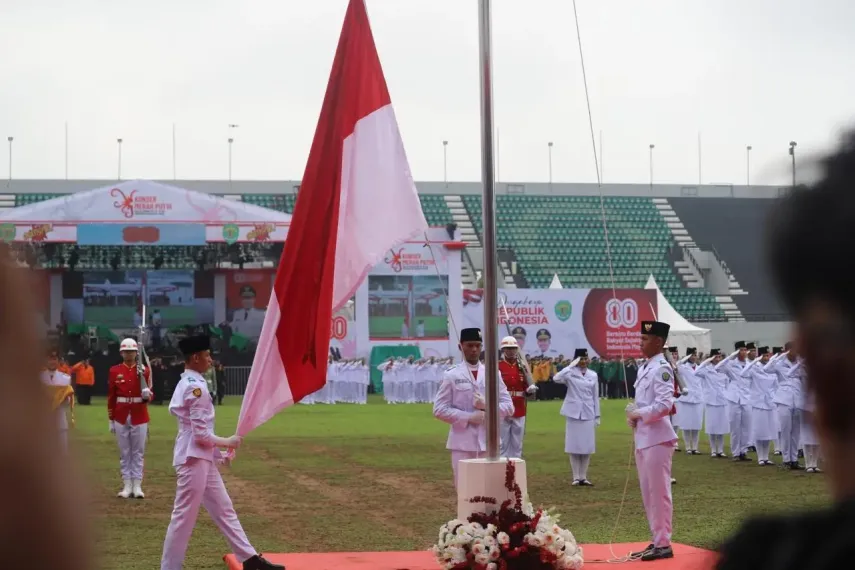 Upacara HUT ke-80 RI di Kaltim Berlangsung Khidmat Meski Diguyur Hujan