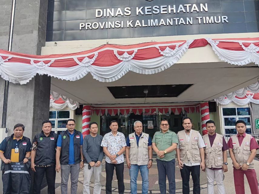 Tim Gabungan BPBD-Dinkes Kaltim Distribusikan 100 Paket Gizi bagi Warga Terdampak Kekeringan di Mahulu