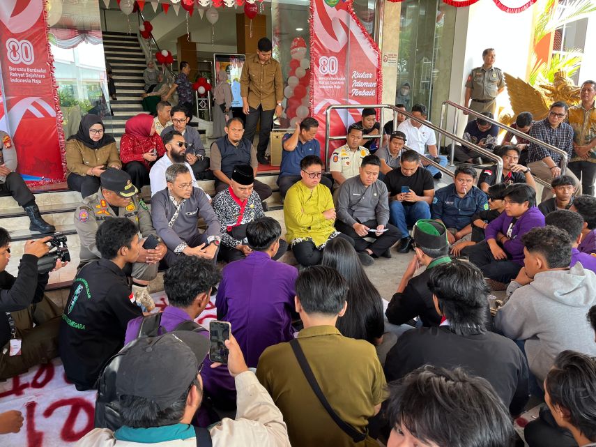 Mahasiswa Kukar Gelar Aksi Soal Program Kukar Idaman, Wakil Bupati Pastikan Sisa Dana Beasiswa Cair di Tahap Kedua