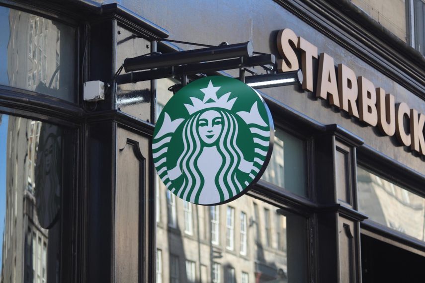 Starbucks Tutup Ratusan Gerai, 900 Karyawan Kena PHK