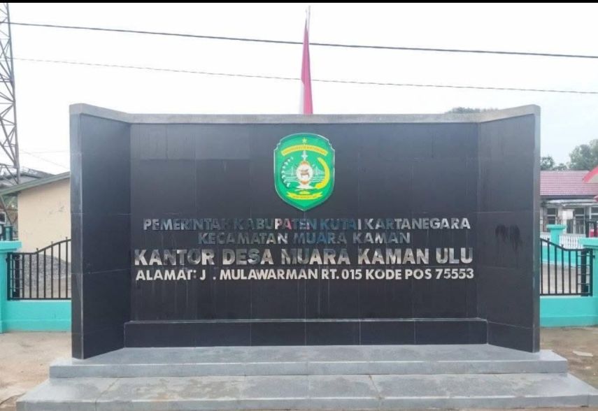 Buka Ruang Ekonomi, Desa Muara Kaman Ulu Bangun Pelataran Kayu Ulin di Tepi Sungai Matang