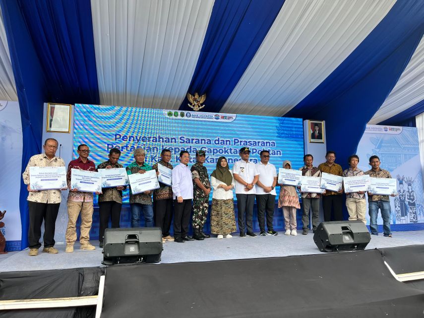 Dorong Swasembada Pangan, Kelompok Tani di Kukar Terima Bantuan Alat Pertanian Modern
