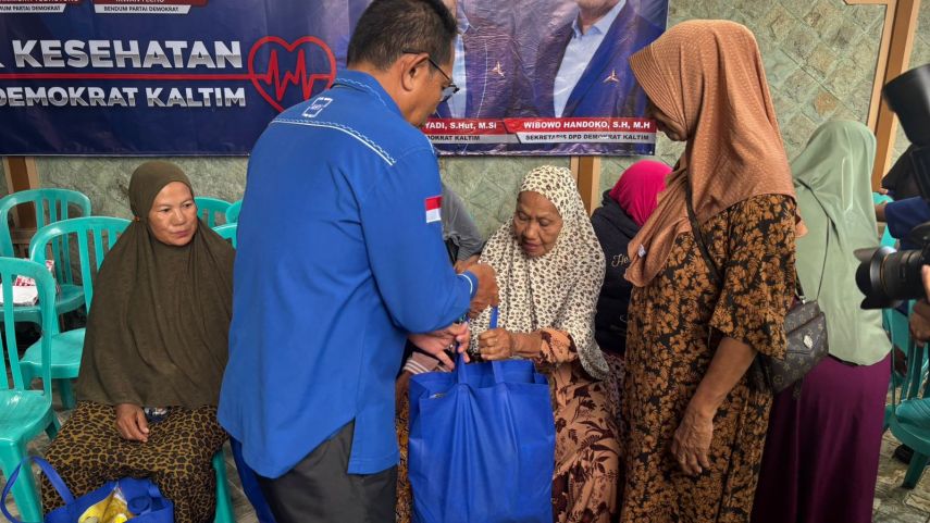 Rayakan HUT ke-24 Demokrat, DPD Kaltim Bagi 300 Sembako dan Cek Kesehatan Gratis