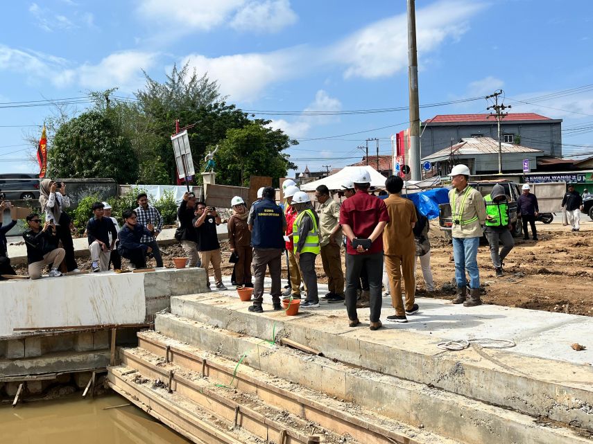Progres Jembatan Besi Baru dan Turap di Tenggarong Capai 60 Persen, Dinas PU Kukar Pastikan Rampung Akhir Tahun