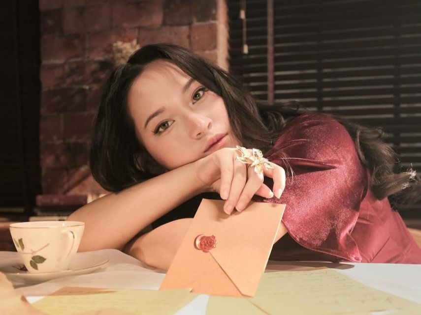 Kepada, Yang Terhormat: Surat dari Hati oleh Raissa Anggiani, Album Penuh Perdananya yang Menyajikan Emosi dan Harapan