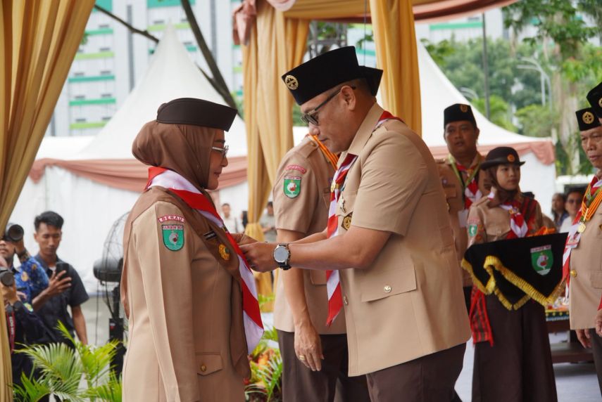 Momentum Hari Pramuka ke-64, Sri Juniarsih Terima Lencana Pancawarsa II