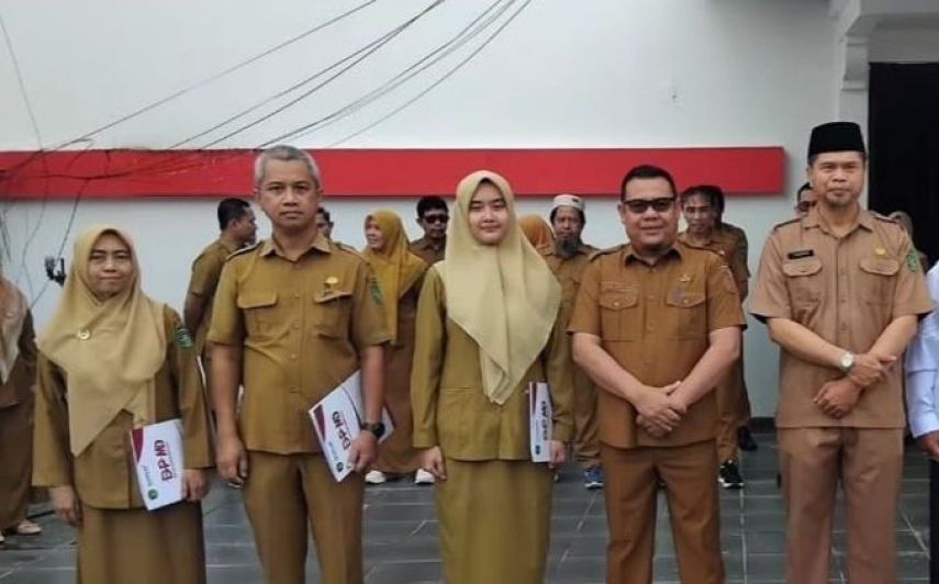 SK Kenaikan Pangkat Diserahkan, 3 ASN DPMD Kukar Resmi Naik Golongan