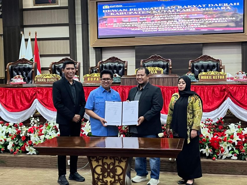 Disahkan Rp 11,1 Triliun, APBD Perubahan Kukar Prioritaskan Beasiswa Kukar Idaman Terbaik