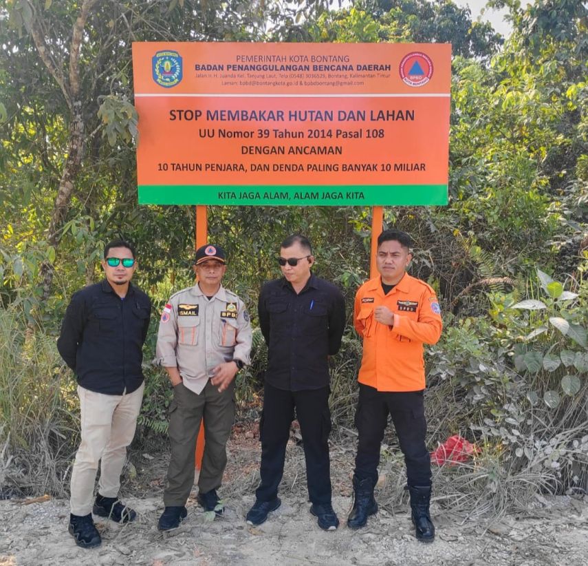 Kolaborasi Dua Daerah, BPBD Pasang Plang Imbauan Karhutla di Titik Rawan