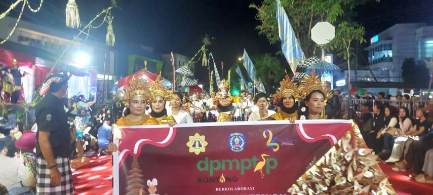 Meriah dan Penuh Warna, DPMPTSP Bontang Hadirkan Nuansa Bali di BCC 2025