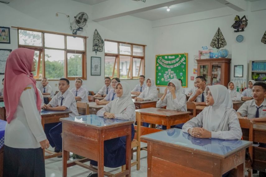 Kemendikdasmen Siapkan Beasiswa Kuliah Rp6 Juta untuk 150 Ribu Guru pada 2026