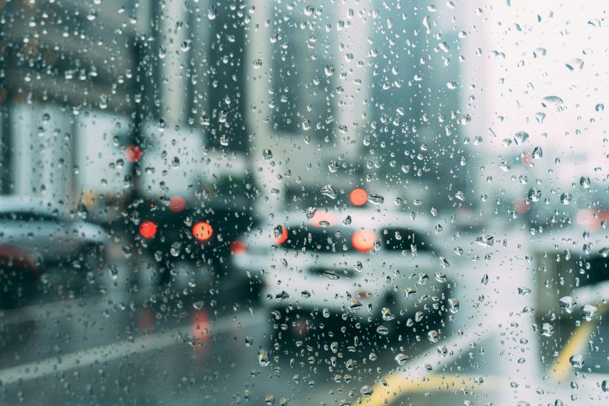 Cuaca Oktober 2025: Siang Panas Terik, Sore Diguyur Hujan Lebat