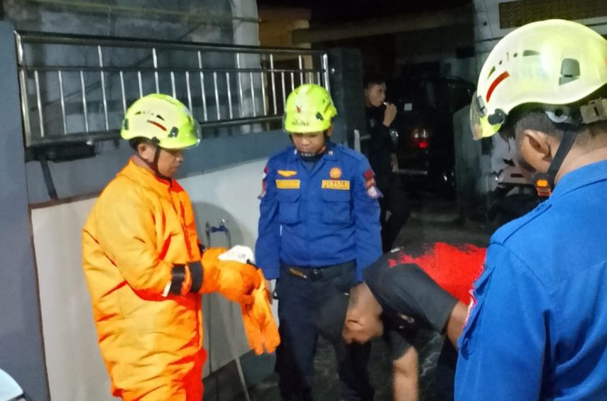 Damkar Bontang Musnahkan Sarang Tawon di Rumah Warga Api-Api, Cegah Sengatan Serangga Berbahaya