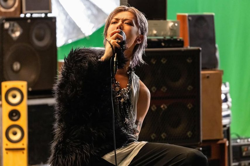 Lirik Romanisasi dan Terjemahan EMBER - YUTA, Comeback J-Rock yang Emosional
