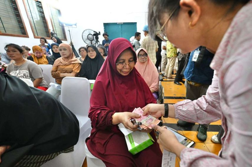 BLTS Rp900 Ribu Mulai Cair Hari Ini, Diterima 35 Juta Keluarga Penerima Manfaat