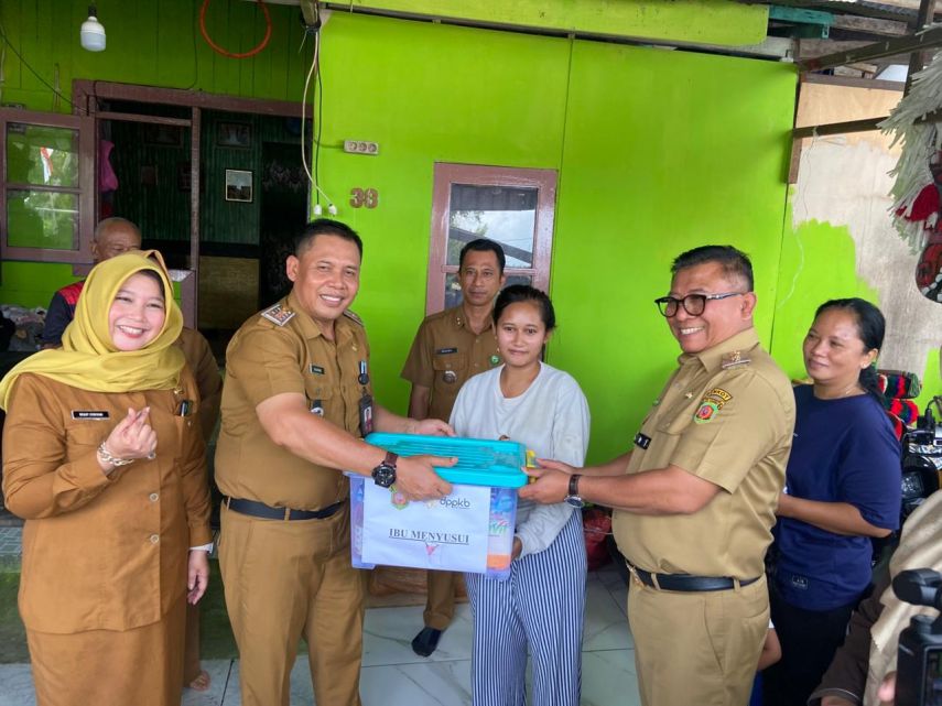 Program GENTING Samarinda Berlanjut, Pemkot Salurkan Bantuan bagi Keluarga Berisiko Stunting di Kelurahan Jawa