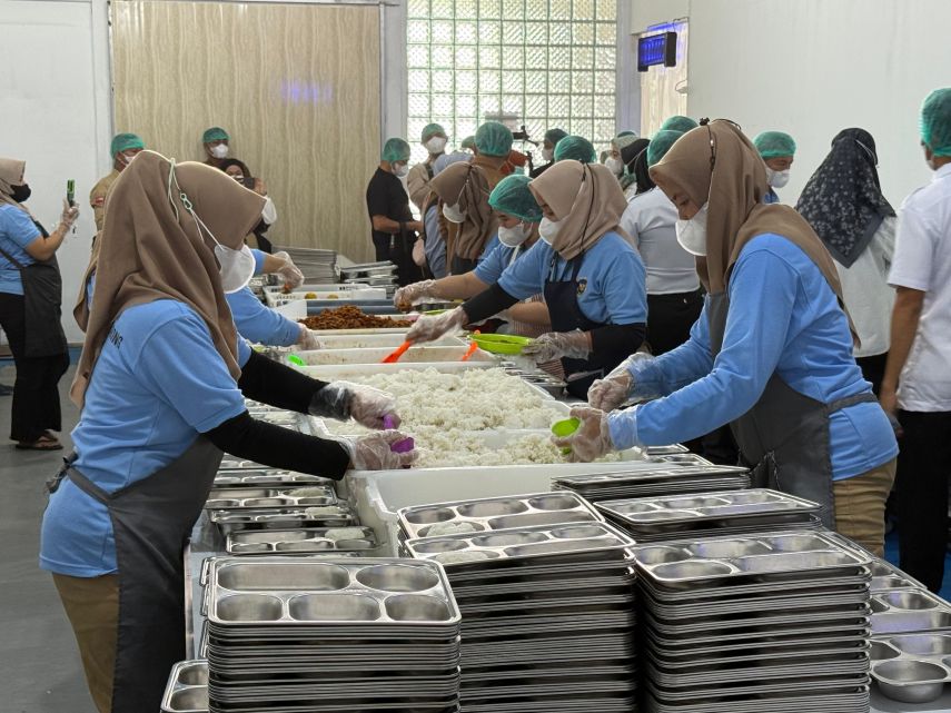DPD RI Tinjau Dapur MBG di Tenggarong, Sekda Kukar Pastikan Program Didukung Ketahanan Pangan Lokal