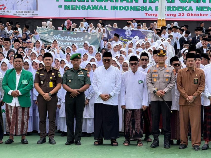 Peringatan Hari Santri 2025 di Kukar, Bupati Aulia Ajak Santri Jaga Peradaban dan Adaptif terhadap Zaman