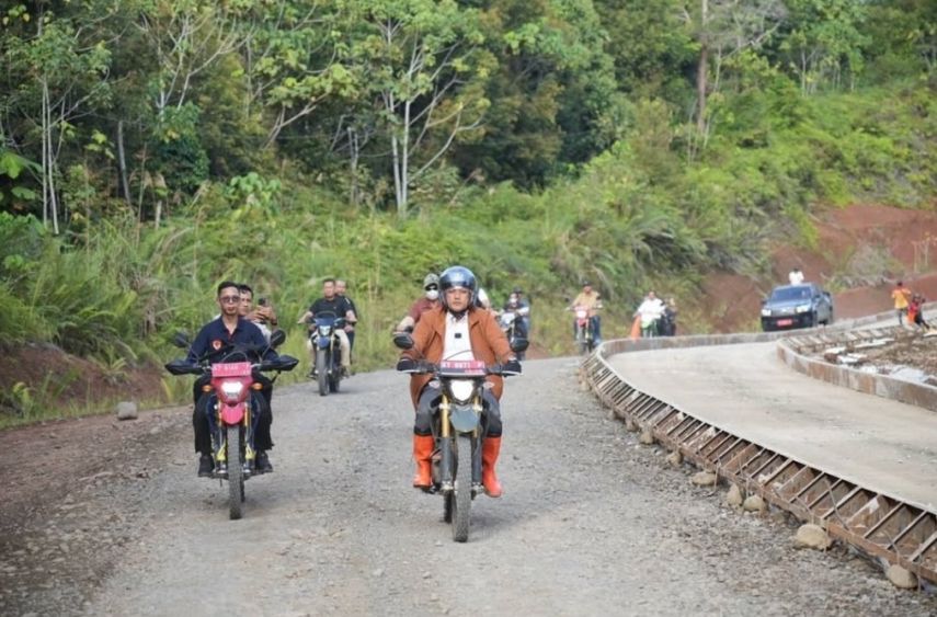 Seno Aji Tinjau Pembangunan Jalan Perbatasan Tering–Ujoh Bilang, Target Rampung 2027
