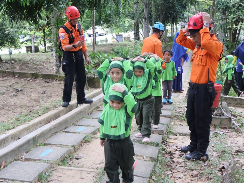 BPBD Bontang Gelar Simulasi Kesiapsiagaan di TK IT Sekolah Alam Baiturrahman