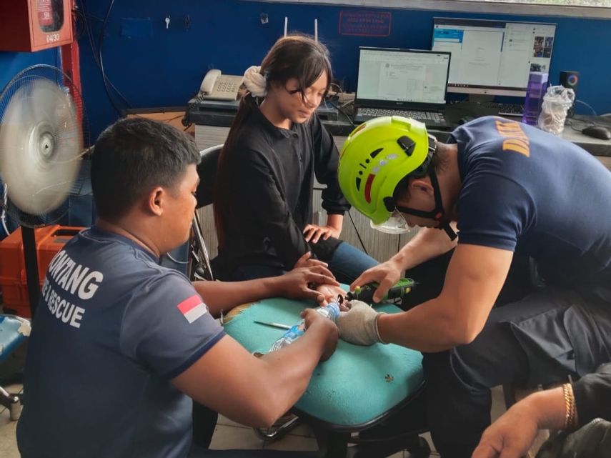 Cincin Sulit Dilepas, Warga Datangi Pos Damkar Bontang untuk Bantuan Penanganan