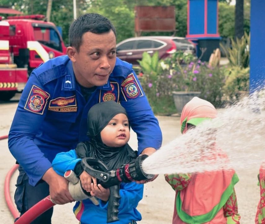 Disdamkartan Bontang Edukasi Damkar Cilik dari PAUD Anggrek III