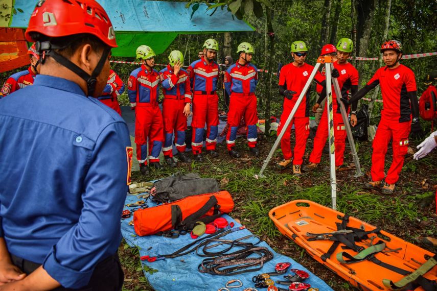 Disdamkartan Bontang Tingkatkan Kemampuan Slope Rescue di Area PT IMM