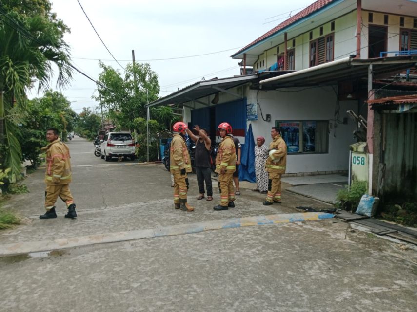Lilin Lupa Dipadamkan, Lemari Plastik Terbakar di Tanjung Laut