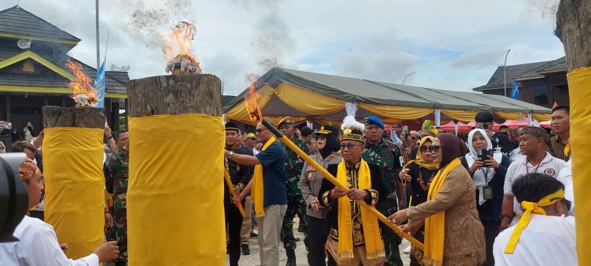 Pembukaan Erau Pelas Benua di Bontang, Wali Kota Neni Tekankan Harmoni dan Pelestarian Budaya