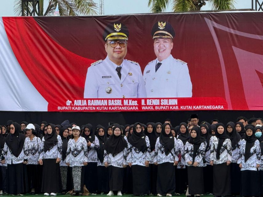 Peringatan Hari Guru, Pemkab Kukar Soroti Percepatan Program 1.000 Guru Sarjana