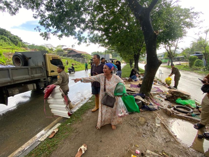 Gubuk Liar di Median Jalan Ringroad 3 Dibongkar, Satpol PP Sebut Warga Enggan ke Panti Sosial