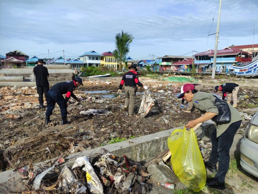 Disdamkartan Aktif Dukung Jumat Bersih di Pelabuhan Lok Tuan