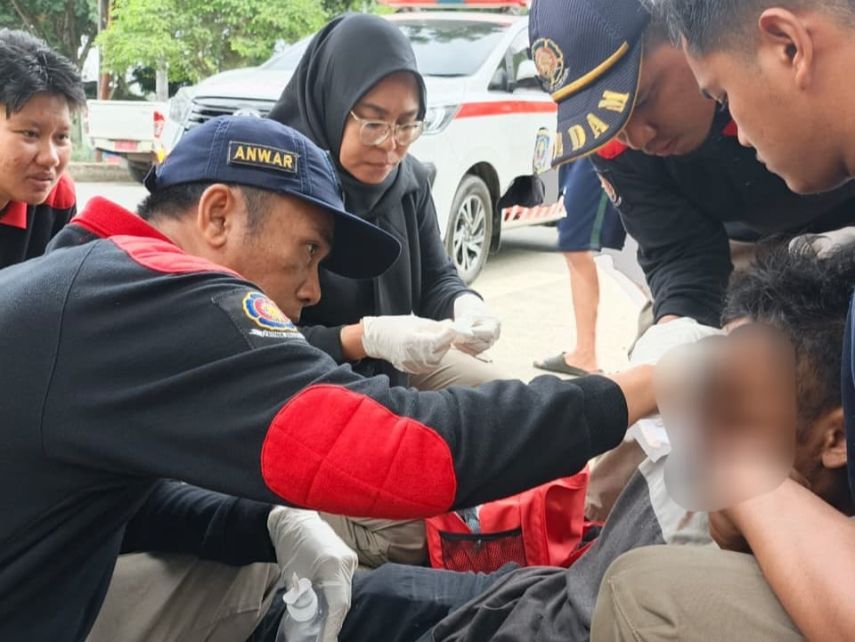 Disdamkartan Tangani Korban Kecelakaan Tunggal di Bontang Kuala