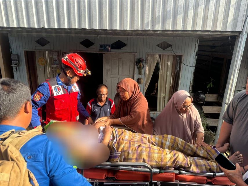 Disdamkartan Bantu Warga Antar ke RSUD Taman Husada Bontang dalam Pemerian Oksigen