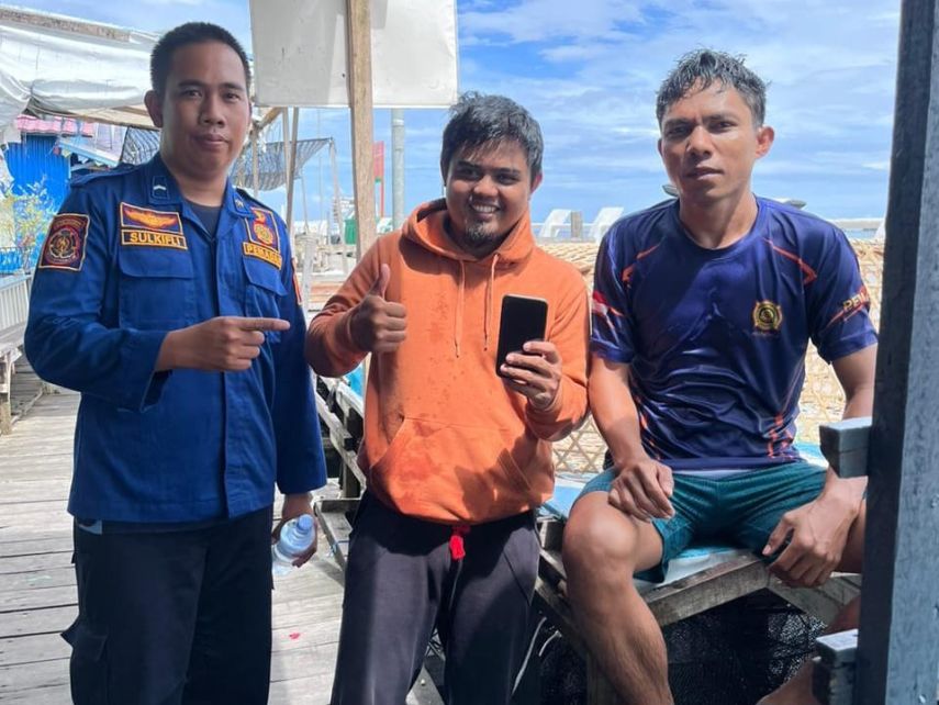 Telepon Genggam Tercebur di Selambai, Petugas Disdamkartan Berhasil Selamatkan