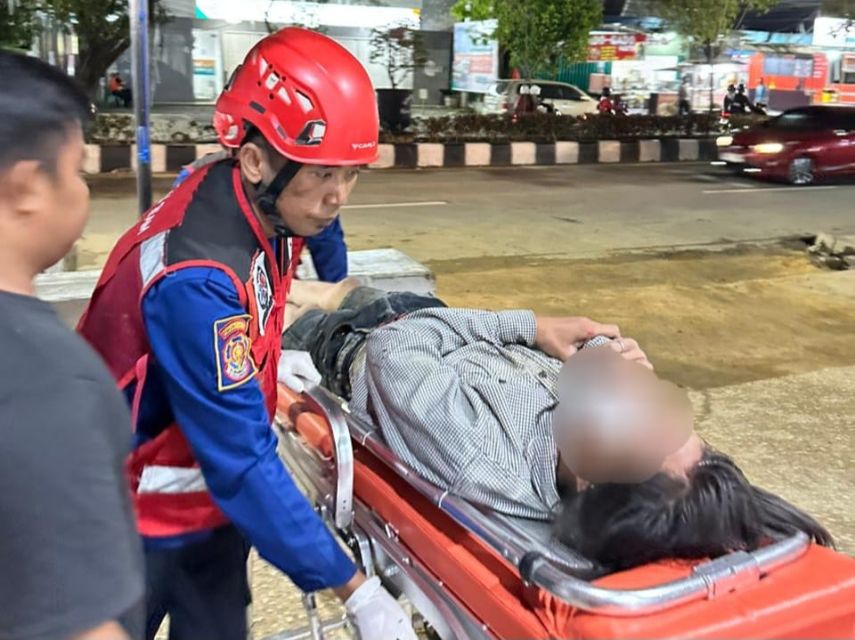 Cepat Tanggap, Disdamkartan Bontang Evakuasi Korban Kecelakaan Malam Hari