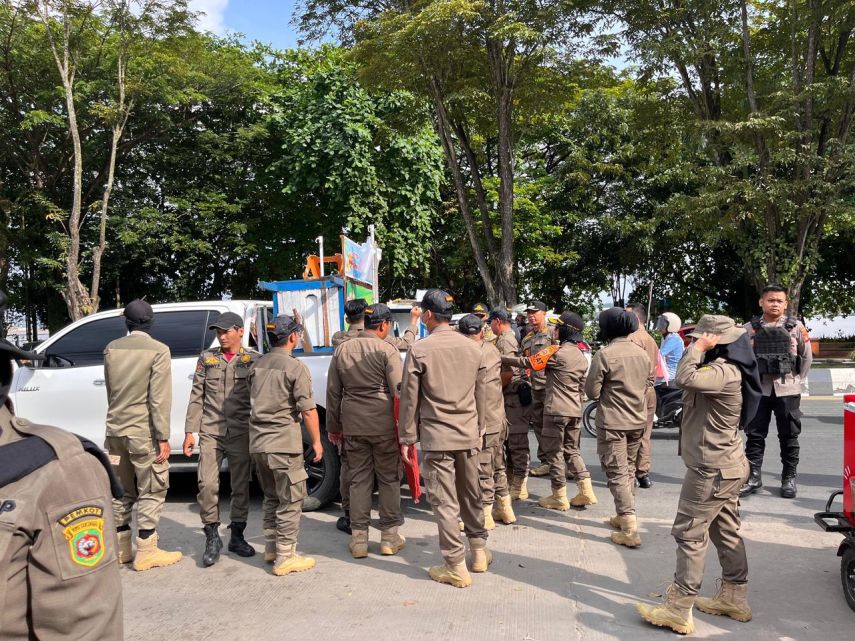 Delapan Rombong Kena Sita, PKL Bandel di Jalan Slamet Riyadi Ditertibkan Satpol PP Samarinda