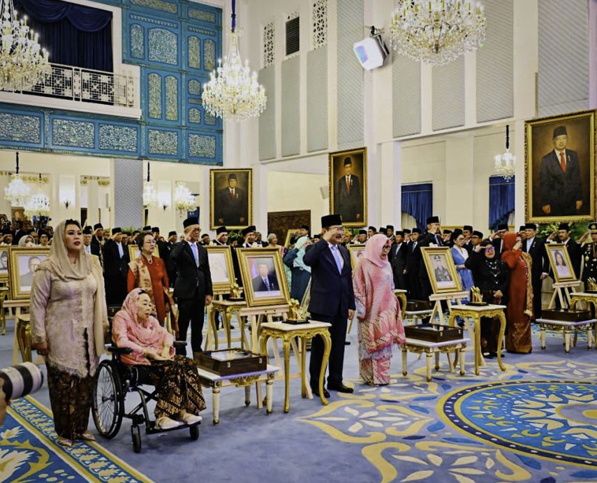 Daftar Pahlawan Nasional Hari Pahlawan Diumumkan: Soeharto, Gus Dur hingga Marsinah