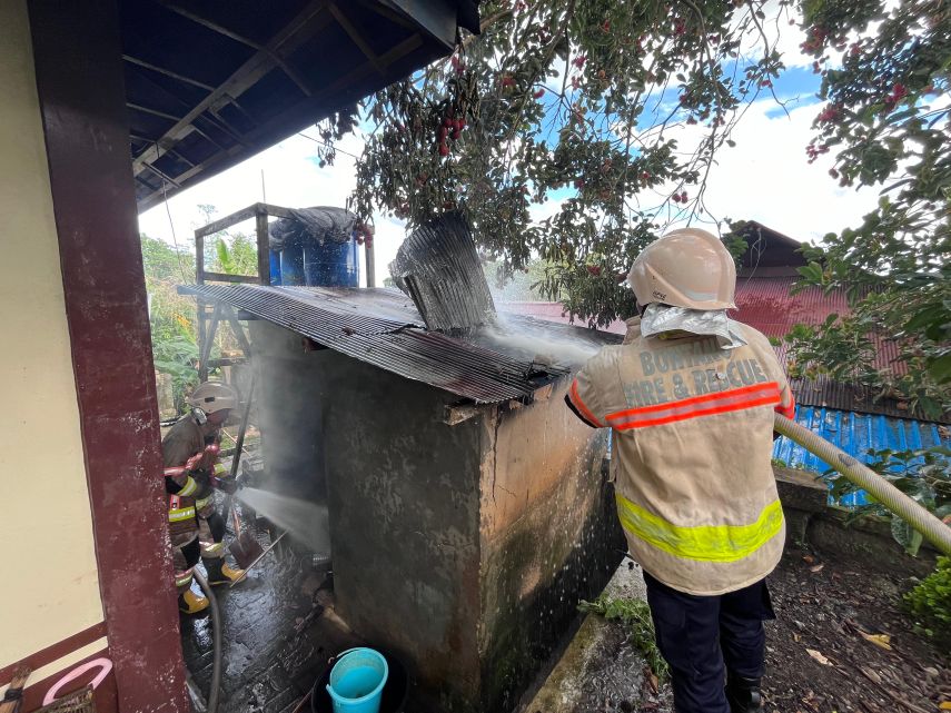 Gudang Penyimpanan Barang di Loktuan Terbakar, Damkar Berhasil Kendalikan Api